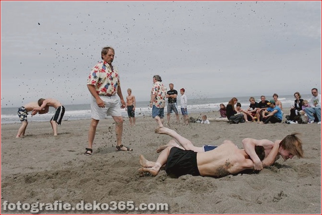 Beach wrestling. Bendon, Oregon.